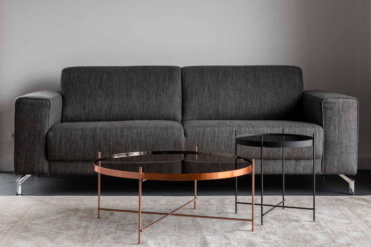 Choice of materials for the coffee table: when is it round and when is it square? When metal and when wood?